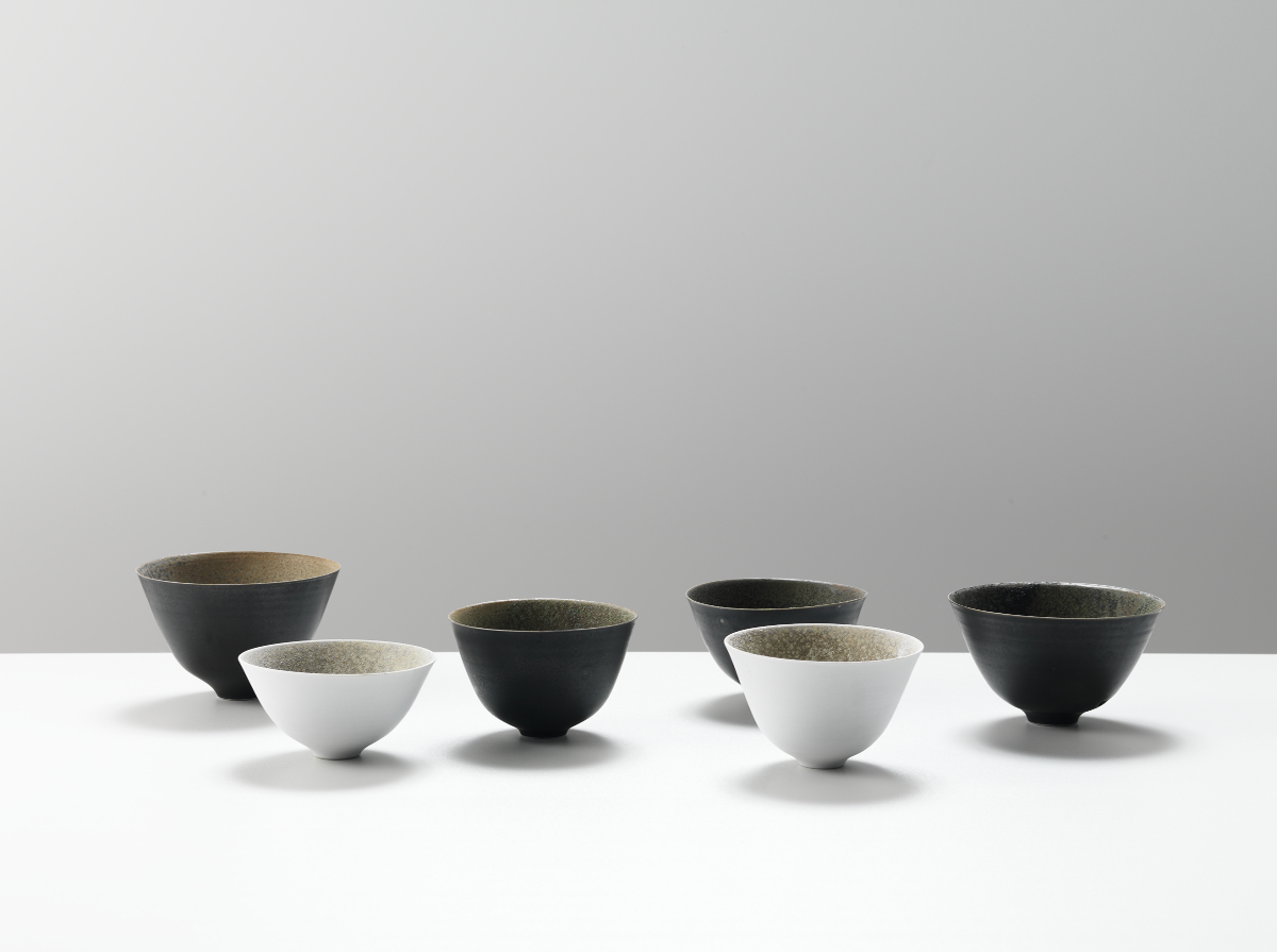 a6_mdba_mdby_ceramics_porcelain_manufactured_saraflynn_textured_bowls_photographer_m. harvey_Imagecourtesyof_erskine_Hall_Coe