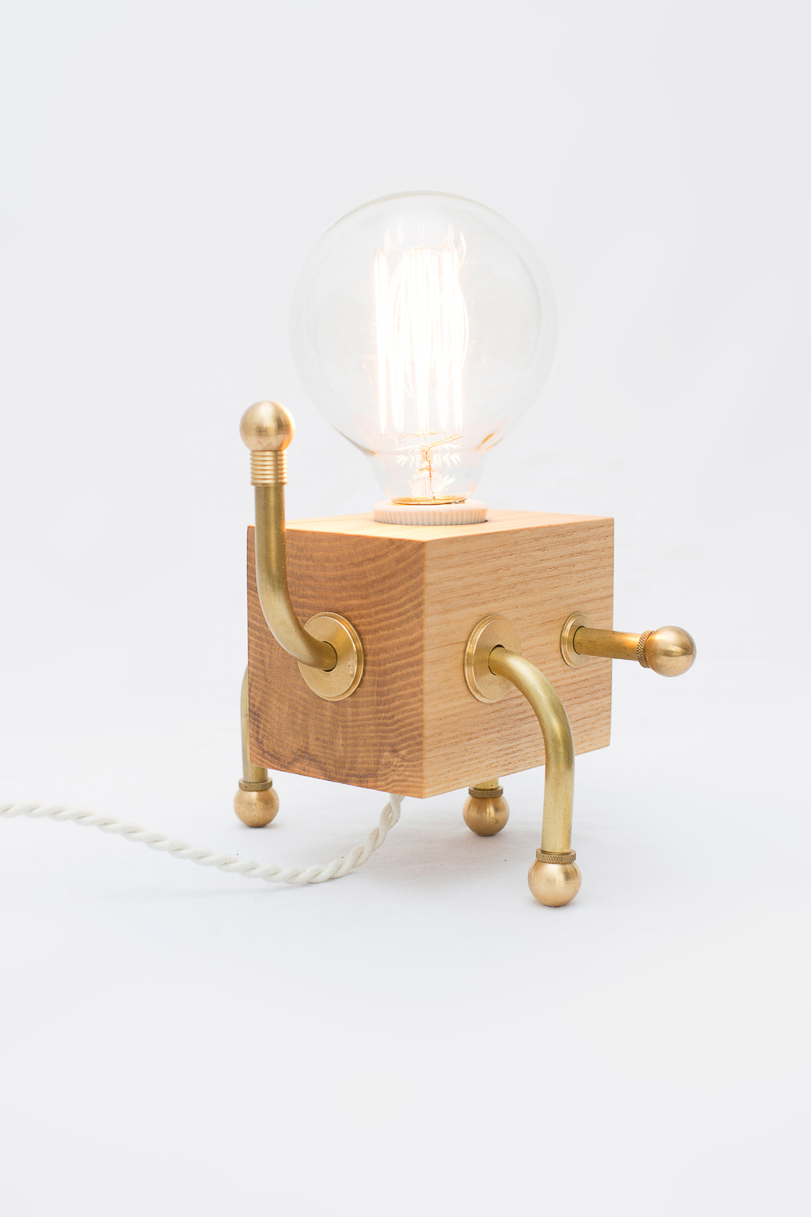 a5_mdba_mdby_manufactured_wood_lamps_antonitoymanolin_frankie